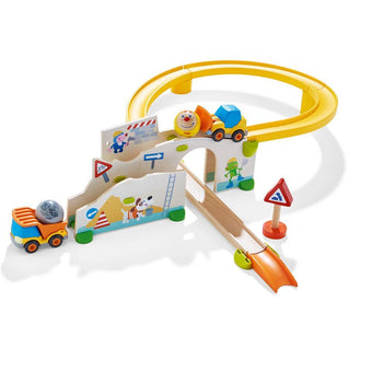 Pista de jucarie pe santierul de constructii - copilaresti.ro