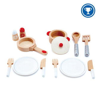 Set servire mancare din lemn HAPE - copilaresti.ro